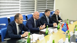 Председатель Следственного комитета РА встретился в Тбилиси с руководителем Следственной службы Министерства финансов Грузии